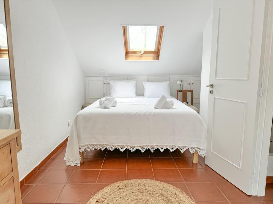 Costa Inn Beach House With Pool By Homeful Homes Costa da Caparica Exterior foto