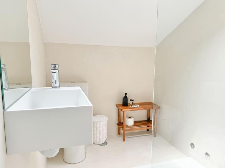 Costa Inn Beach House With Pool By Homeful Homes Costa da Caparica Exterior foto