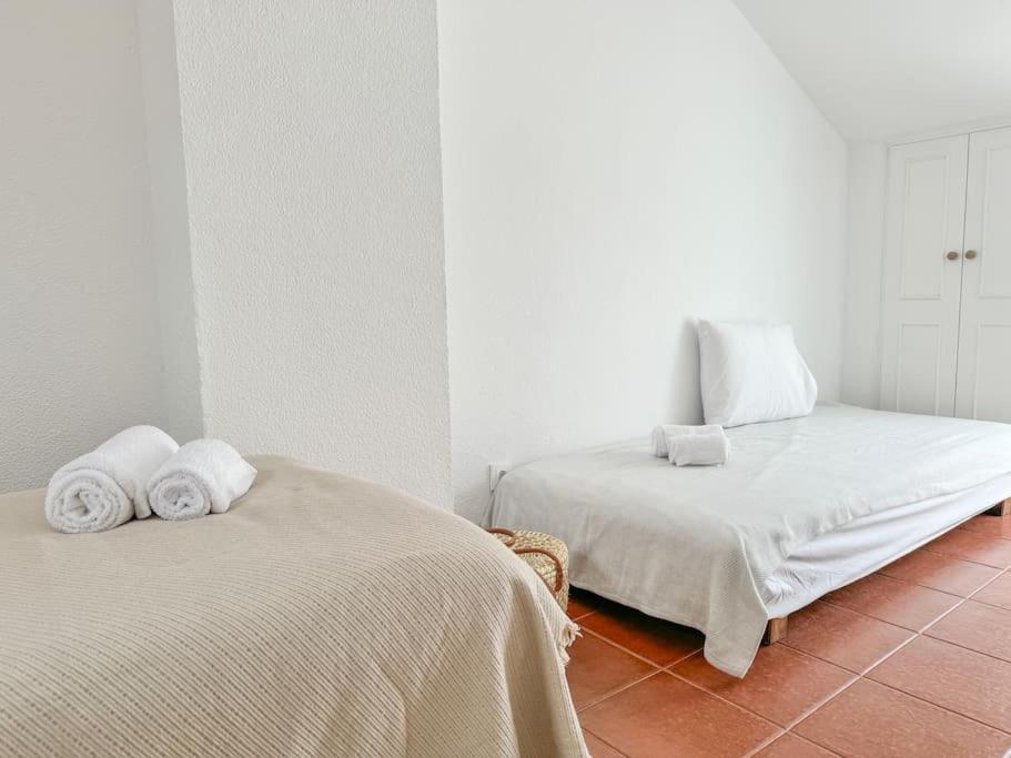Costa Inn Beach House With Pool By Homeful Homes Costa da Caparica Exterior foto