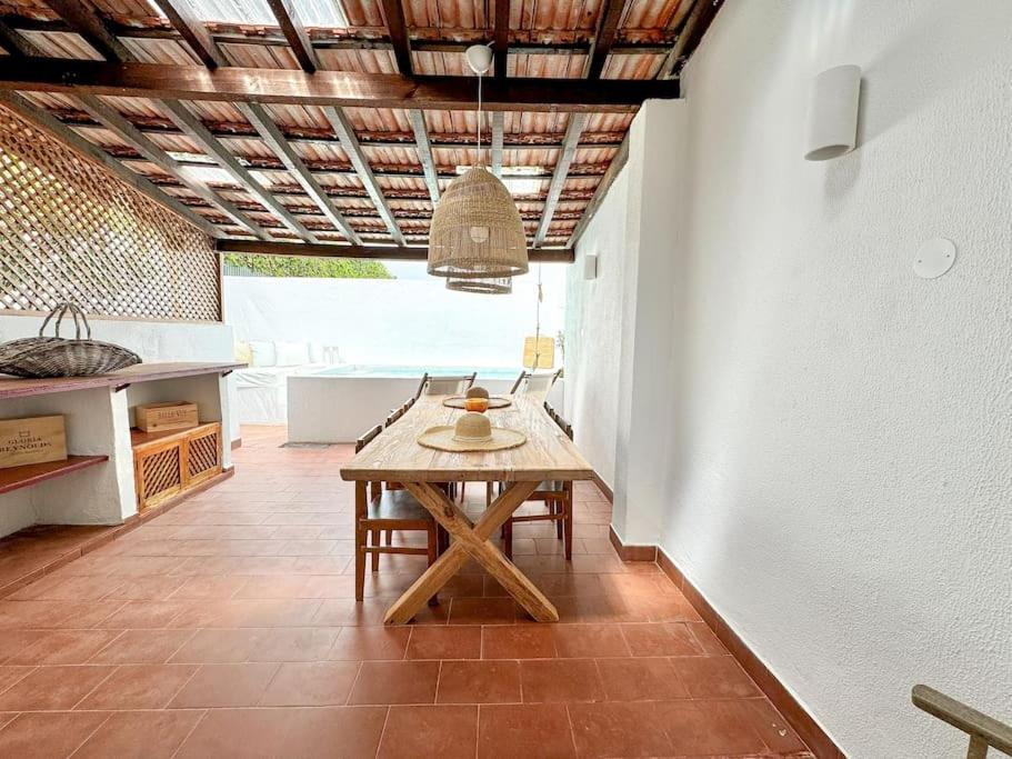 Costa Inn Beach House With Pool By Homeful Homes Costa da Caparica Exterior foto